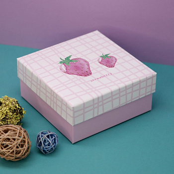 Подарочная коробка Two strawberry 14*14*6.5